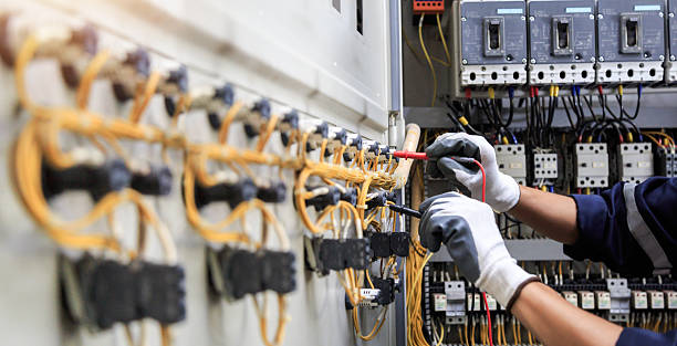 Professional Electrician technician working in Slater, IA